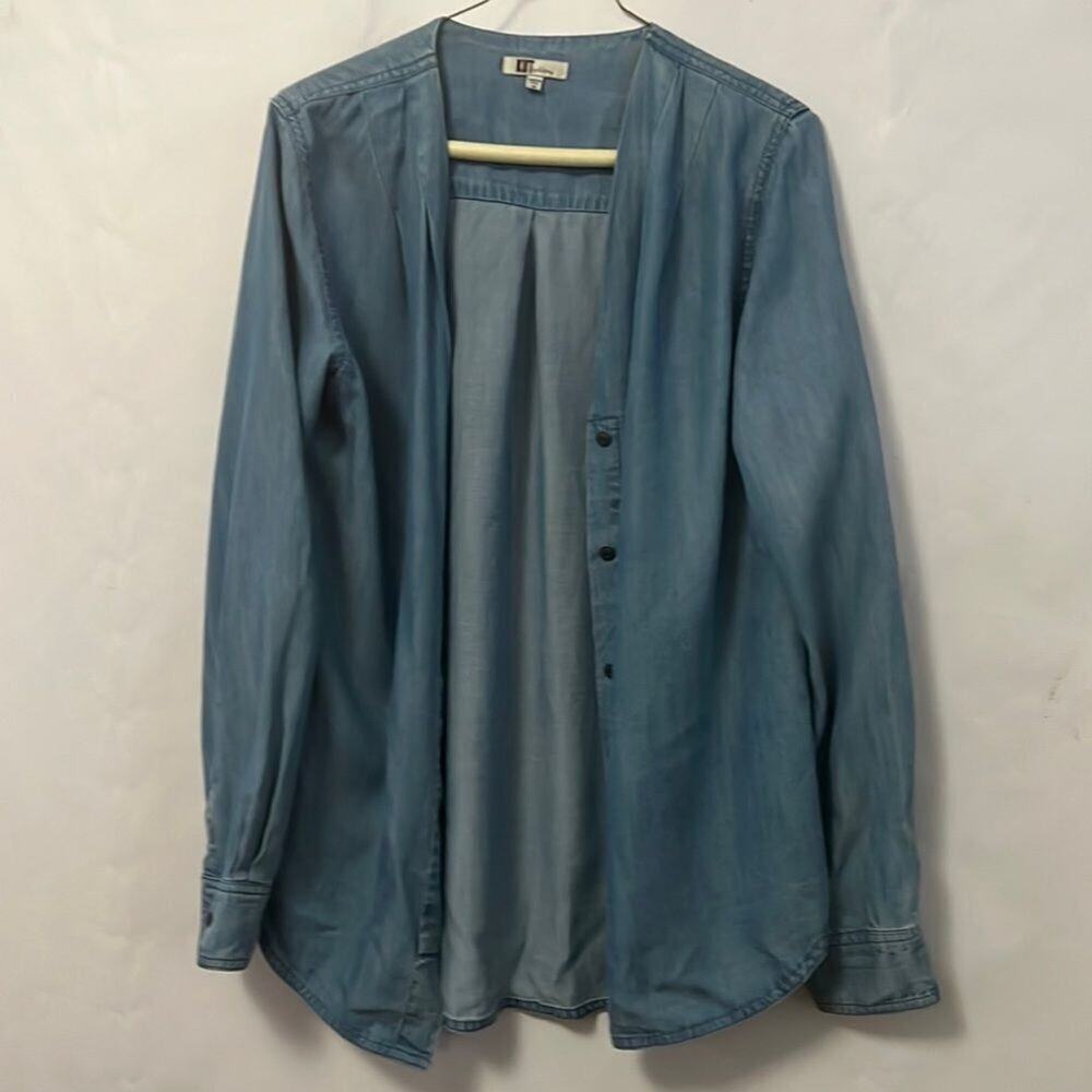 KUT FROMΒ THEβ KLOTHβSOFT CHAMBRAY PLEATED SHIRT SIZE M
